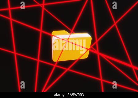 Icona gialla del computer della cartella aperta protetta da raggi laser rossi su sfondo nero. Sicurezza informatica, archiviazione cloud protetta e privacy dei dati Foto Stock