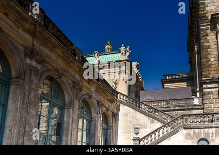 Vista del padiglione carillon Glockenspielpavillon nello Zwinger, padiglione dell'orologio con campane. Foto Stock