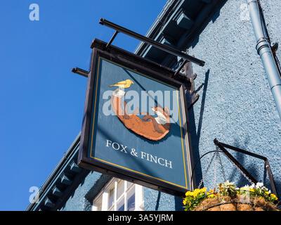 Fox and Finch Pub, ex School, ex Odd Fellows Hall, ex Prison, Ex Courthouse, Godalming, Surrey, Inghilterra, Regno Unito, Gran Bretagna. Foto Stock