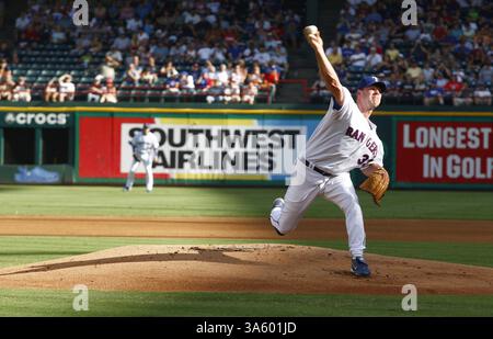 12 luglio 2008 - il lanciatore titolare dei Texas Rangers Kevin Millwood lancia il primo inning contro i Chicago White Sox al Rangers Ballpark di Arlington, Texas, sabato 12 luglio 2008. (Ralph Lauer/Fort Worth Star-Telegram/MCT) (immagine di credito: © Ralph Lauer/MCT/ZUMAPRESS.com) Foto Stock