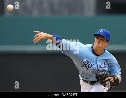 23 luglio 2008 - il lanciatore titolare dei Kansas City Royals Zack Greinke lancia nel secondo inning contro i Detroit Tigers al Kauffman Stadium di Kansas City, Missouri, mercoledì 23 luglio 2008. (John Sleezer/Kansas City Star/MCT) (immagine di credito: © John Sleezer/MCT/ZUMAPRESS.com) Foto Stock