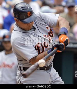 23 luglio 2008 - Miguel Cabrera dei Detroit Tigers si connette su un singolo RBI nel settimo inning contro i Kansas City Royals al Kauffman Stadium di Kansas City, Missouri, mercoledì 23 luglio 2008. I Tigers sconfissero i Royals, 7-1. (John Sleezer/Kansas City Star/MCT) (immagine di credito: © John Sleezer/MCT/ZUMAPRESS.com) Foto Stock