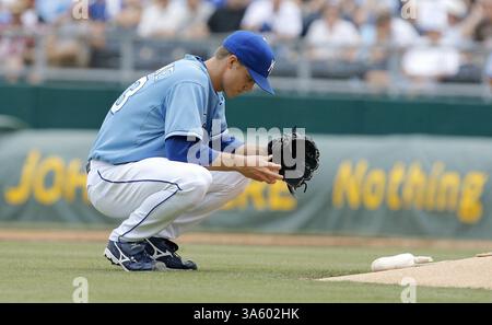 23 luglio 2008 - il lanciatore titolare dei Kansas City Royals Zack Greinke si compone prima di continuare a lanciare nel terzo inning contro i Detroit Tigers al Kauffman Stadium di Kansas City, Missouri, mercoledì 23 luglio 2008. (John Sleezer/Kansas City Star/MCT) (immagine di credito: © John Sleezer/MCT/ZUMAPRESS.com) Foto Stock