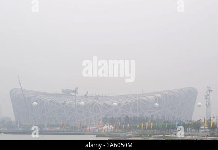 7 agosto 2008 - Una foschia è sospesa in aria giovedì 7 agosto 2008, sullo Stadio Nazionale di Pechino, in Cina, che ospiterà l'apertura dei Giochi Olimpici di venerdì. (Jeff Siner/Charlotte Observer/MCT) (immagine di credito: © Jeff Siner/MCT/ZUMAPRESS.com) Foto Stock