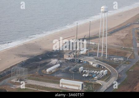 29 ottobre 2014 - ..una vista aerea delle strutture di lancio di Wallops Island prese dal Wallops Incident Response Team ottobre 29 a seguito del fallito tentativo di lancio del razzo Antares di Orbital Science Corp..la NASA Wallops Flight Facility completa la valutazione iniziale dopo il lancio orbitale mishap - 29 ottobre 2014..il Wallops Incident Response Team ha completato una valutazione iniziale di Wallops Island, Virginia, mercoledì (29 ottobre) a seguito del catastrofico fallimento del razzo Antares della Orbital Science Corp. poco dopo il decollo alle 18:22 EDT martedì, ottobre 28, dal Pad 0A del Mid-Atlantic Regional SP Foto Stock