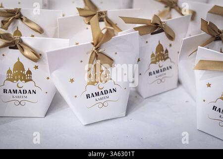 AMSTERDAM - un iftar in Piazza Dam. Questo iftar ha lo scopo di riunire persone di diversa provenienza. ANP RAMON VAN FLYMEN netherlands Out - belgio Out Foto Stock