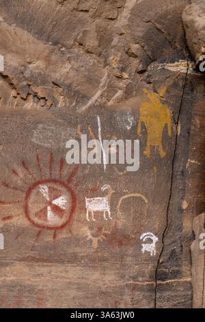 Un pittogramma pre-ispanico dei nativi americani nella roccia a Cottonwood Canyon, Nine Mile Canyon nello Utah. Cultura di Fremont. Foto Stock