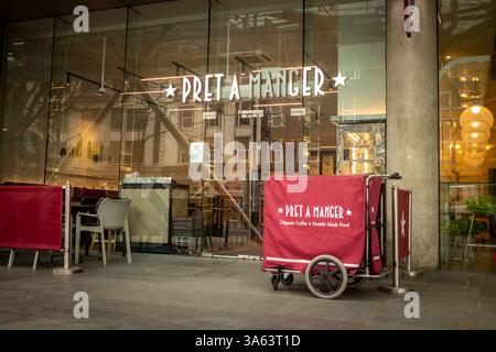 LONDRA - 18 MARZO 2025: Pret a Manger Branch in Euston Road. NW1 - una catena di negozi di sandwich internazionale britannica Foto Stock