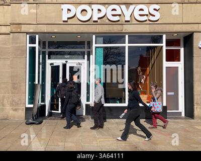 Nuovo ristorante fast food Popeyes, aperto al pubblico il 14 marzo 2025, Princes Street, Edimburgo Foto Stock