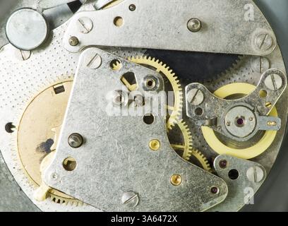 La precisione di un orologio meccanico da vicino Foto Stock