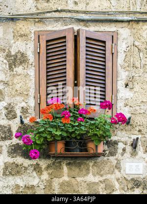 Tradizionale delle case degli italiani. Gli edifici di vecchia costruzione Foto Stock