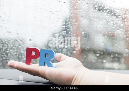 PR. Parola Primo piano lettere di legno Foto Stock