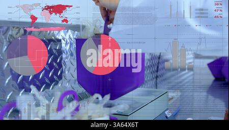 Scienziato che analizza i dati con grafici e grafici in laboratorio Foto Stock