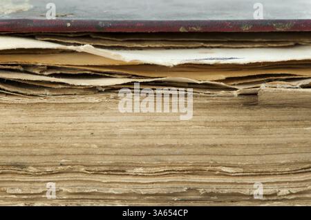 Vecchio usurato fogli di carta del libro Foto Stock