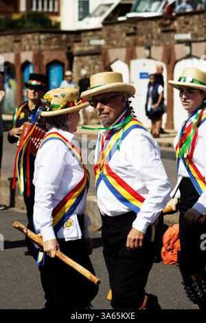 SIDMOUTH, DEVON, Regno Unito - 6 AGOSTO 2023 Sidmouth Folk Festival Mendip Morris Men Foto Stock