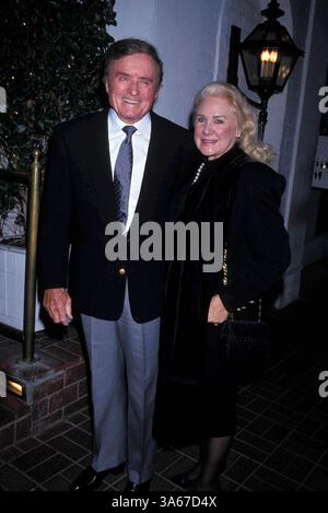 Agosto 11, 2006 - Mike Douglas con sua moglie GENEVIEVE PURNELL DOUGLAS 1993.L7068MF. MICHAEL FERGUSON MIKEDOUGLASRETRO-(Immagine di credito: © Globo foto/ZUMAPRESS.com) Foto Stock