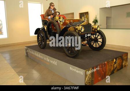 17 ottobre 2007 - Londra, Regno Unito - K55147. World's Oldest Rolls Royce Auction Preview-Photocall-Bonhams, New Bond Street, Londra, Regno Unito 10-17-2007. Henry davenport- - la Rolls Royce più antica del mondo (immagine di credito: © Globe Photos/ZUMAPRESS.com) Foto Stock