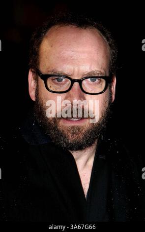 19 NOVEMBRE 2007 - THE EMPIRE, LEICESTER SQUARE, LONDRA, INGHILTERRA - PAUL GIAMATTI.ATTORE.ARRIVA PER LA PRIMA EUROPEA DI FRED CLAUS ALL'EMPIRE, LEICESTER SQUARE A LONDRA. 11-19-2007. TIM MATTHEWS- - 2007.K55658.(immagine di credito: © Globe Photos/ZUMAPRESS.com) Foto Stock