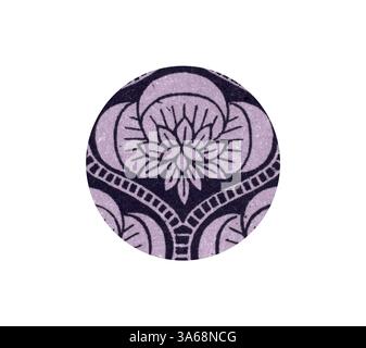 Un design circolare caratterizzato da intricati motivi floreali, presenta petali e foglie stilizzati in una disposizione sofisticata. I delicati dettagli creano un'estetica elegante. Arte classica con un tocco moderno reinventata da Artotop, un ornamento indiano trasformato Foto Stock