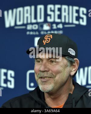 22 ottobre 2014 - Kansas City, MO, USA - il manager dei San Francisco Giants Bruce Bochy alle domande dei giornalisti prima di gara 2 delle World Series contro i Kansas City Royals al Kauffman Stadium di Kansas City, Mo., mercoledì 22 ottobre 2014. (Immagine di credito: © John Sleezer/TNS/ZUMA Wire) Foto Stock