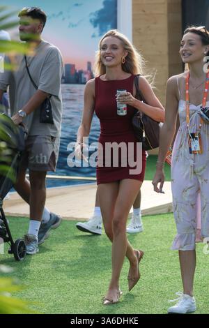 Miami Gardens, Florida, Stati Uniti. 24 marzo 2025. Morgan Riddle, fidanzata di Taylor Fritz, il 9° giorno del Miami Open all'Hard Rock Stadium il 24 marzo 2025 a Miami Gardens, Florida. Credito: Hoo me. COM/Media Punch/Alamy Live News Foto Stock