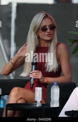 Miami Gardens, Florida, Stati Uniti. 24 marzo 2025. Morgan Riddle, fidanzata di Taylor Fritz, il 9° giorno del Miami Open all'Hard Rock Stadium il 24 marzo 2025 a Miami Gardens, Florida. Credito: Hoo me. COM/Media Punch/Alamy Live News Foto Stock