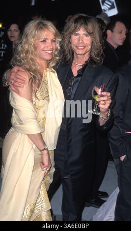01 marzo 1999; Los Angeles, CA, Stati Uniti; STEVEN TYLER cantante principale della band Aerosmith and Wife. Foto Stock
