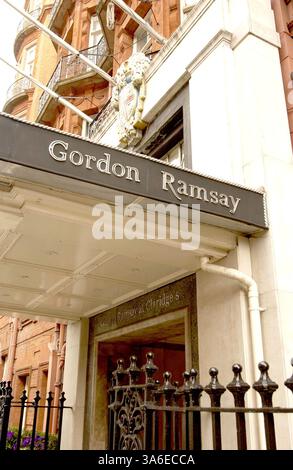 10 giugno 2004 - Londra, Gran Bretagna - 000870.. RISTORANTE 'GORDON RAMSAY''.. - CLARIDGES, BROOK STREET, MAYFAIR, LONDRA. 6/10/2004. RICHARD CHAMBURY/ LINKUK/ 2004.K37936(immagine di credito: © Globe Photos/ZUMAPRESS.com) Foto Stock