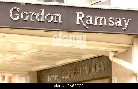 10 giugno 2004 - Londra, Gran Bretagna - 000870.. RISTORANTE 'GORDON RAMSAY''.. - CLARIDGES, BROOK STREET, MAYFAIR, LONDRA. 6/10/2004. RICHARD CHAMBURY/ LINKUK/ 2004.K37936(immagine di credito: © Globe Photos/ZUMAPRESS.com) Foto Stock
