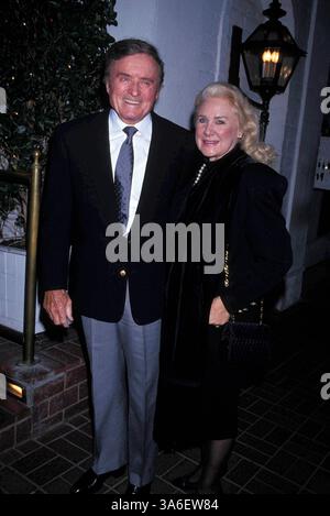 Agosto 11, 2006 - Mike Douglas con sua moglie GENEVIEVE PURNELL DOUGLAS 1993.L7068MF. MICHAEL FERGUSON MIKEDOUGLASRETRO-(Immagine di credito: © Globo foto/ZUMAPRESS.com) Foto Stock