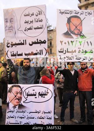 Egitto, Cairo, 2012/01/20: Pochi giorni dopo la rivoluzione tunisina, tocca agli egiziani dimostrare la loro opposizione all'editto di Hosni Mubarak Foto Stock