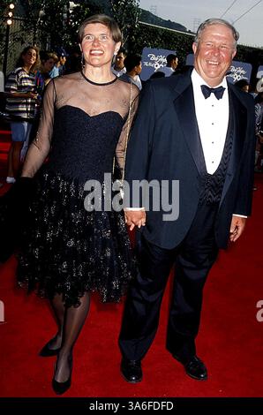 1 GENNAIO 2011 - NED BEATTY E MOGLIE TINKER. MICHAEL FERGUSON/ 1993 (immagine di credito: © Globe Photos/ZUMAPRESS.com) Foto Stock