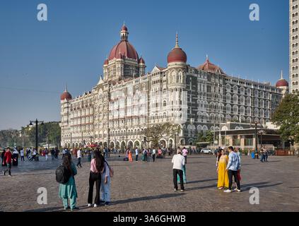 Il famoso hotel Taj Mahal Palace nel porto di Mumbai, Bombay, India, Asia Foto Stock