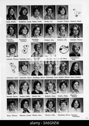 L'annuario del 1978 della Hubert Olson Junior High School cattura i momenti salienti dell'anno scolastico, con studenti, club, atletica leggera ed eventi speciali dal 1977 al 1978. Foto Stock