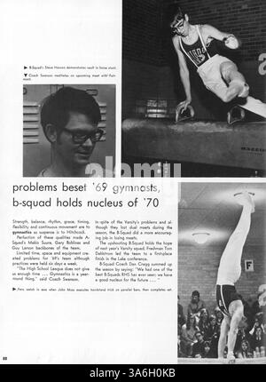 Questo annuario, "Robin 69", presenta ritratti e informazioni su studenti, insegnanti, atletica, club scolastici ed eventi dell'anno 1968-1969 della Robbinsdale High School. Foto Stock