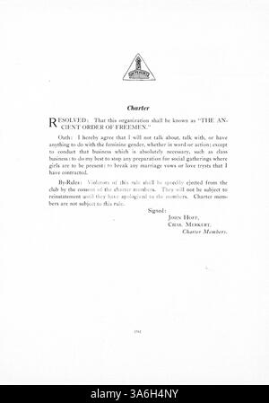 Questo South High Yearbook del 1915 riflette sugli eventi e i risultati dell'anno scolastico 1914-1915, con una notevole copertura del coinvolgimento degli studenti afroamericani in atletica, club e altre attività scolastiche. Foto Stock