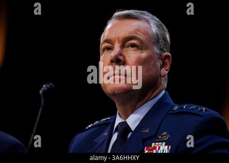 Il tenente generale Jeffrey Kruse, direttore della Defense Intelligence Agency, testimonia durante un'audizione del Comitato di Intelligence del Senato presso l'Hart Senate Office Building a Washington DC martedì 25 marzo 2025. Tulsi Gabbard e il direttore della CIA John Ratcliffe furono tra i membri di una chat di gruppo Signal che discusse dei piani di guerra che inavvertitamente includevano il caporedattore della rivista Atlantic. (Foto di Aaron Schwartz/Sipa USA) credito: SIPA USA/Alamy Live News Foto Stock