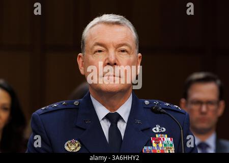Il tenente generale Jeffrey Kruse, direttore della Defense Intelligence Agency, testimonia durante un'audizione del Comitato di Intelligence del Senato presso l'Hart Senate Office Building a Washington DC martedì 25 marzo 2025. Tulsi Gabbard e il direttore della CIA John Ratcliffe furono tra i membri di una chat di gruppo Signal che discusse dei piani di guerra che inavvertitamente includevano il caporedattore della rivista Atlantic. (Foto di Aaron Schwartz/Sipa USA) credito: SIPA USA/Alamy Live News Foto Stock