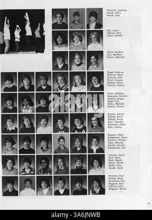 Questa edizione del 1984 South View Jr. High Yearbook documenta i principali eventi, le attività degli studenti e i contributi della facoltà che hanno costituito l'anno scolastico 1983-1984. Foto Stock