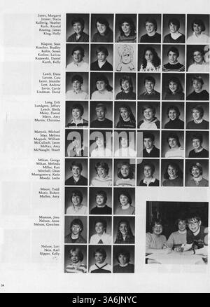 The 1984 South View Jr. High Yearbook evidenzia i momenti più importanti dell'anno scolastico, tra cui atletica, club studenteschi, risultati accademici e coinvolgimento della facoltà nella vita studentesca. Foto Stock