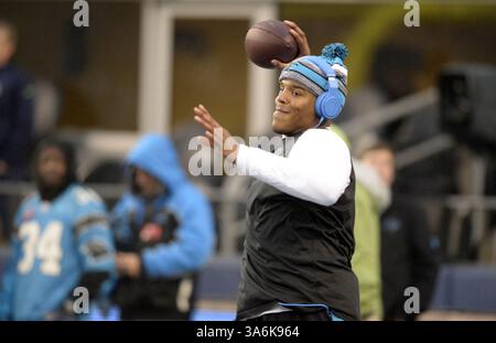 10 gennaio 2015 - Seattle, WA, USA - il quarterback dei Carolina Panthers Cam Newton si scalda prima di giocare ai Seattle Seahawks nel Divisional playoff della NFC al CenturyLink Field di Seattle sabato 10 gennaio 2015. (Immagine di credito: © David T. Foster/TNS/ZUMA Wire) Foto Stock