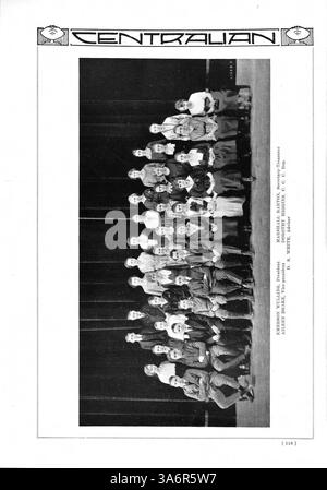 L'annuario 1920 Centralian presenta studenti, insegnanti, squadre di atletica, club ed eventi scolastici presso la Central High School, sottolineando la storia afroamericana durante l'anno scolastico 1919-1920. Foto Stock