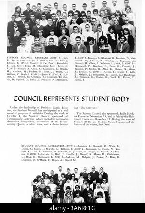 L'edizione 1964 del South High Yearbook, Tiger, mette in evidenza gli eventi e la vita studentesca dell'anno scolastico 1963-1964. Comprende sezioni su accademici, atletica, club studenteschi e il ruolo degli studenti afroamericani nel plasmare la comunità scolastica. Foto Stock