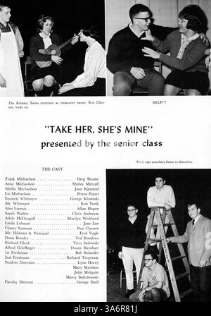 Il South High Yearbook del 1964, Tiger, cattura i principali eventi e le principali attrazioni dell'anno scolastico 1963-1964. Comprende atletica leggera, successo accademico, club e il coinvolgimento degli studenti afroamericani nel plasmare la vita scolastica. Foto Stock