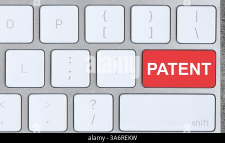 Licenza. Tastiera del computer con parola Patent sul pulsante rosso, primo piano Foto Stock