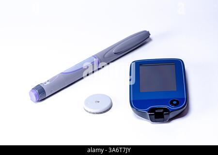 Penna per insulina, sistema di monitoraggio continuo del glucosio e sensore per la gestione del diabete Foto Stock