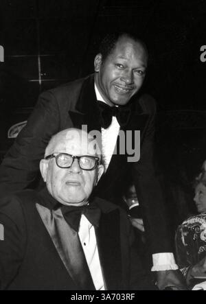 20 AGOSTO 2003 - GEN OMAR BRADLEY E IL SINDACO DI LOS ANGELES TOM BRADLEY. NATE CUTLER/(immagine di credito: © Globe Photos/ZUMAPRESS.com) Foto Stock