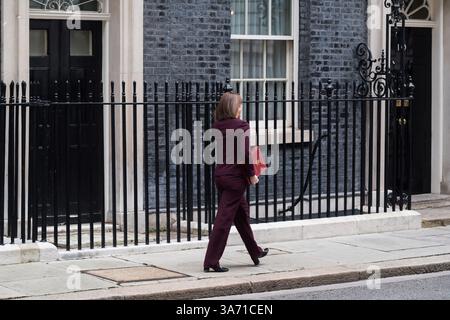 Londra, Regno Unito. 26 marzo 2025. Il Cancelliere dello Scacchiere britannico Rachel Reeves lascia l'11 Downing Street prima dell'annuncio della dichiarazione di primavera alla camera dei comuni. Crediti: Wiktor Szymanowicz/Alamy Live News Foto Stock