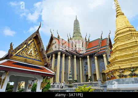 Il Tempio del Buddha di Smeraldo, Wat Phra Kaew, si trova all'interno del complesso del Grand Palace a Bangkok in Tailandia. Foto Stock