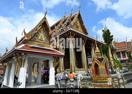 Il Tempio del Buddha di Smeraldo, Wat Phra Kaew, si trova all'interno del complesso del Grand Palace a Bangkok in Tailandia. Foto Stock